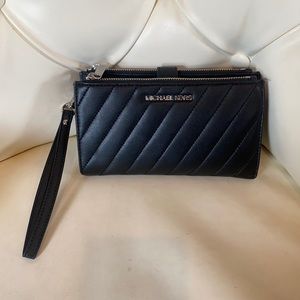 Michael Kors wallet /wristlet